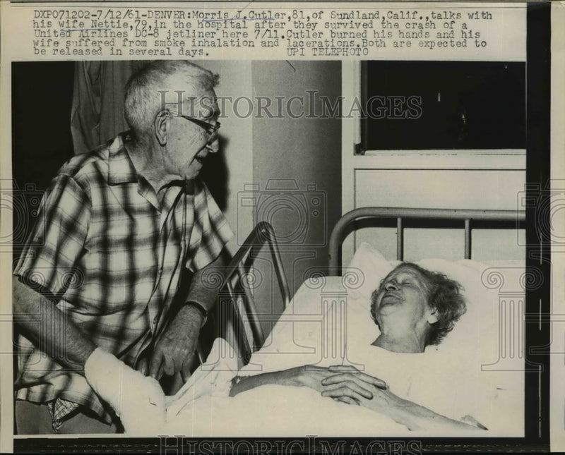 Load image into Gallery viewer, 1961 Press Photo Morris J. Cutler and wife survived the crash of United Airlines
