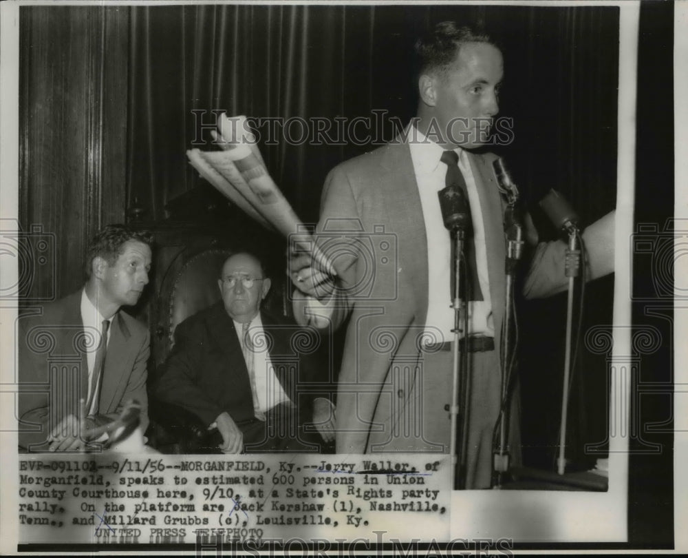 1956 Press Photo Jerry Waller Speaks to Estimated 600 People in Union Courthouse