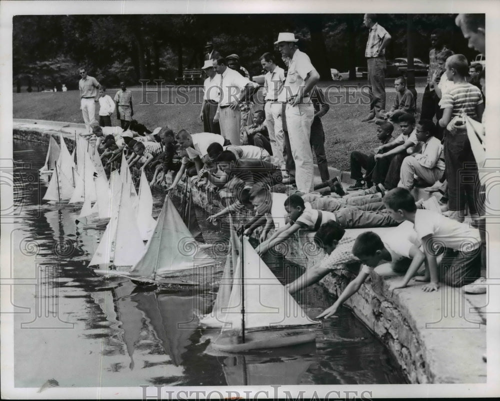 1960 Press Photo 34th Annual Regatta Rockefeller Lagoon - nef10672