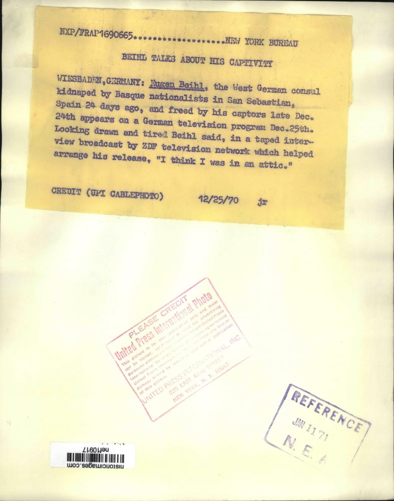Load image into Gallery viewer, 1970 Press Photo Eugen Beihl Kidnapped By Basque Nationalist Freed By His Captor
