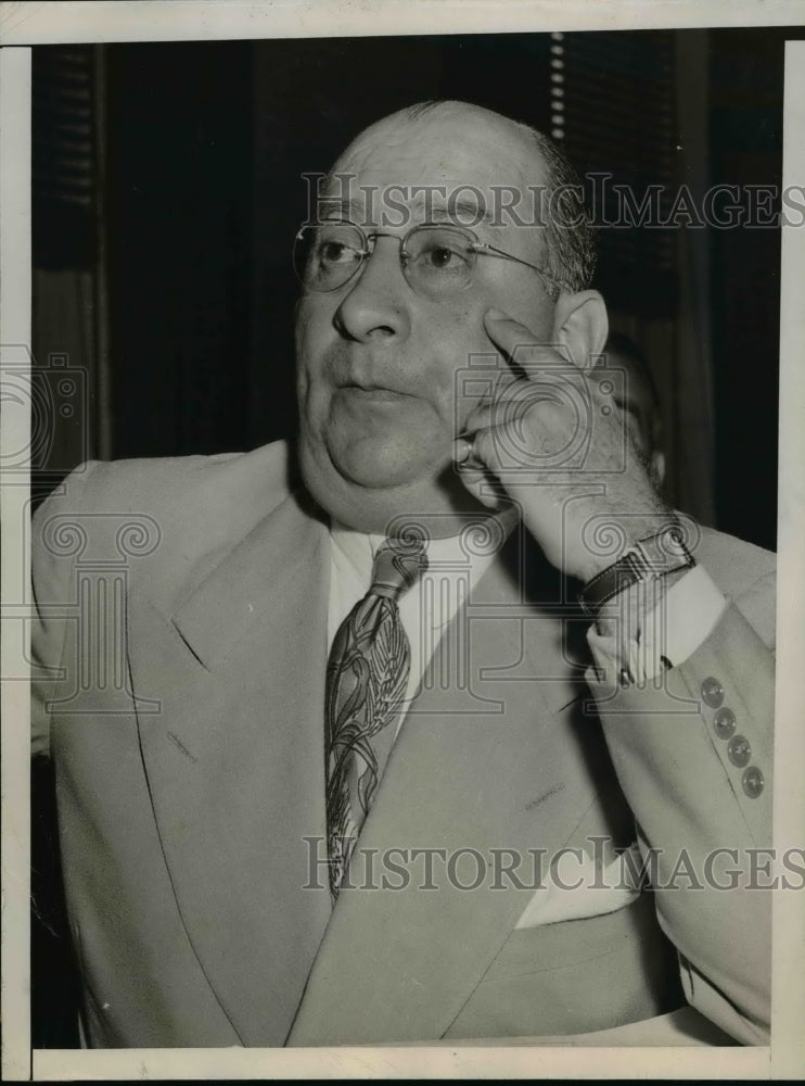 Load image into Gallery viewer, 1946 Press Photo Benjamin F.Fields testifyon Garson Brothers Munitions combine
