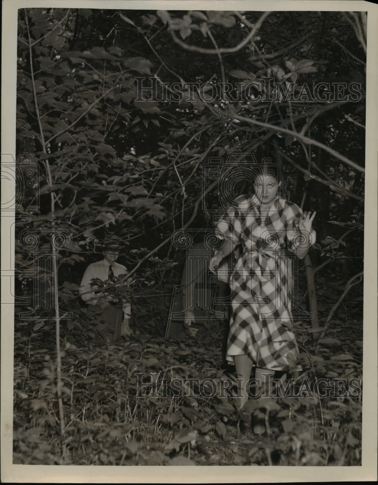 1948 Press Photo Dublin, Francis, Williams walking through woods in Metro Park