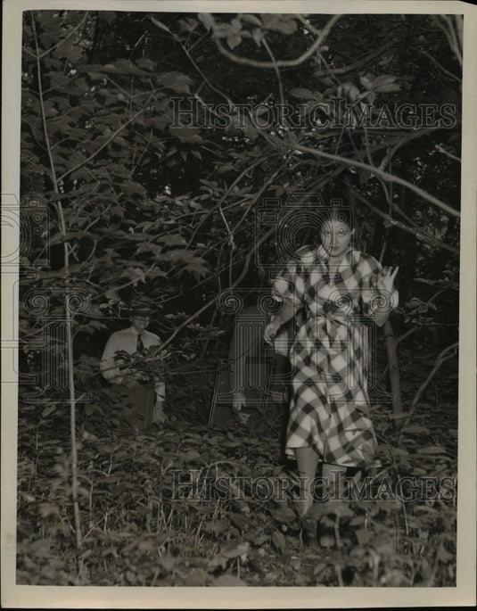 1948 Press Photo Dublin, Francis, Williams walking through woods in Metro Park