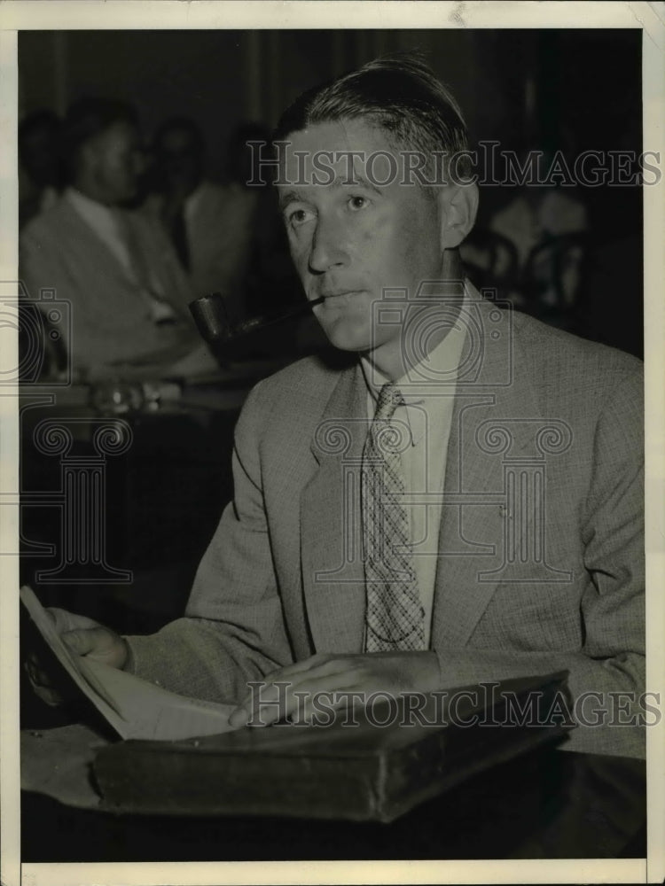 1935 Press Photo J. E. Coble testifies before Senate Lobby Committee.