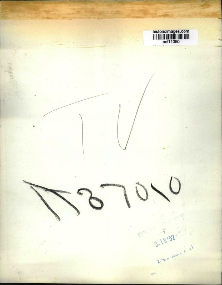 1952 Press Photo Senator Taft Reads Early Returns of the New Hampshire Voting