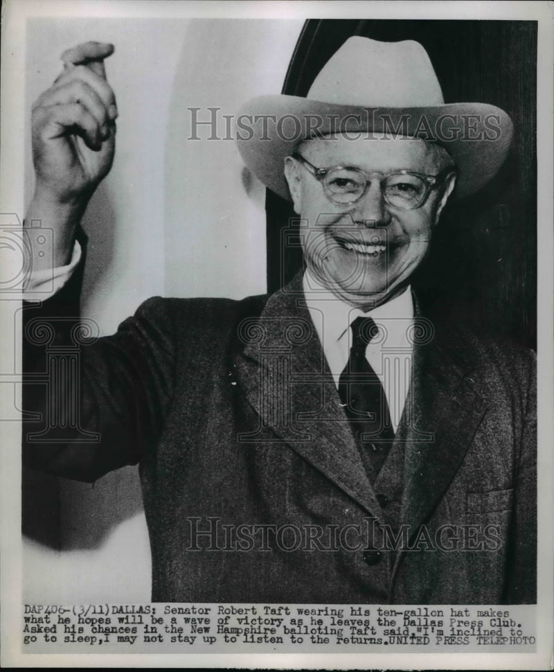 Load image into Gallery viewer, 1952 Press Photo Sen.Robert A. Taft from Ohio wears his ten-gallon hat
