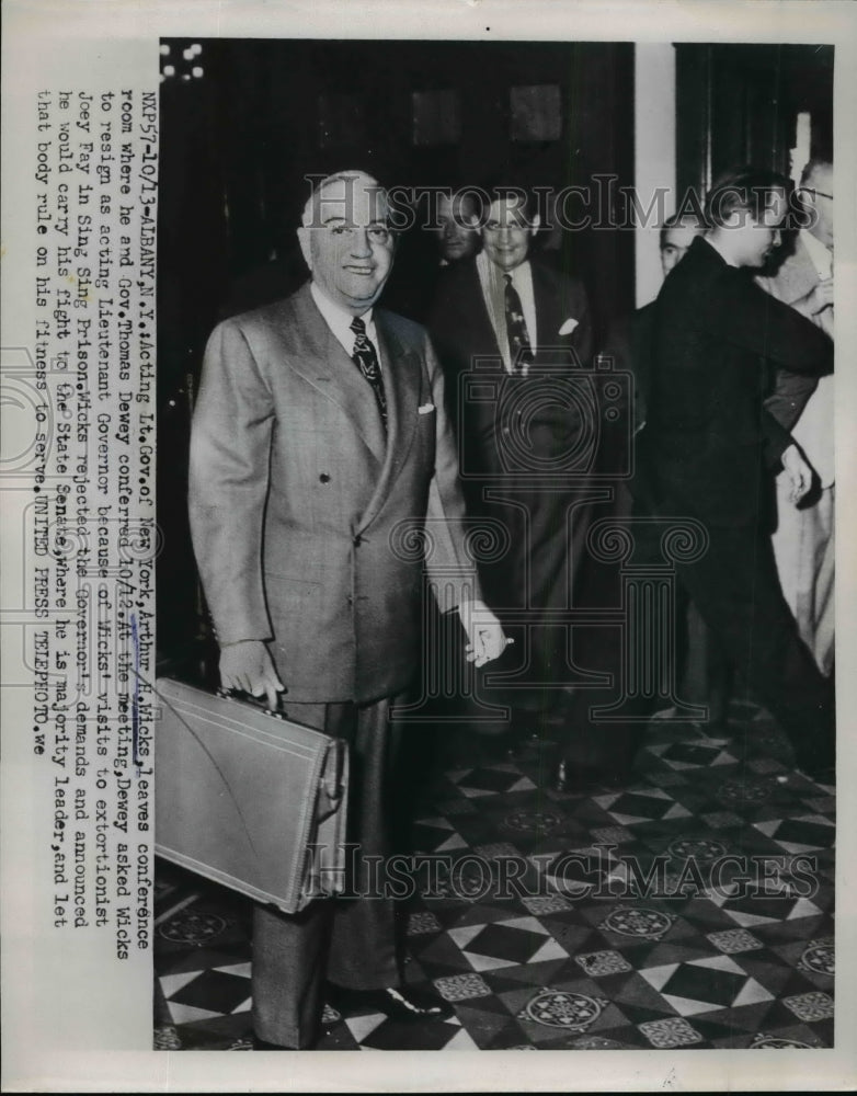 Load image into Gallery viewer, 1952 Press Photo Gov. of New York A. Wicks Leaves Conference With Gov. T. Dewey
