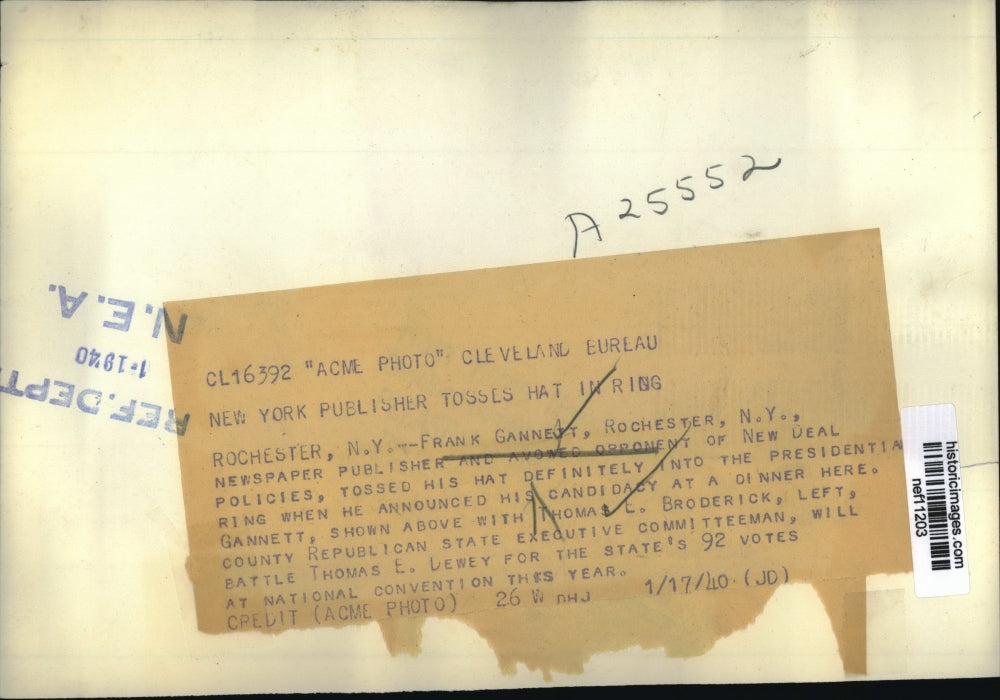 1945 Press Photo Frank Gannett tosses hat in presidential ring - nef11203