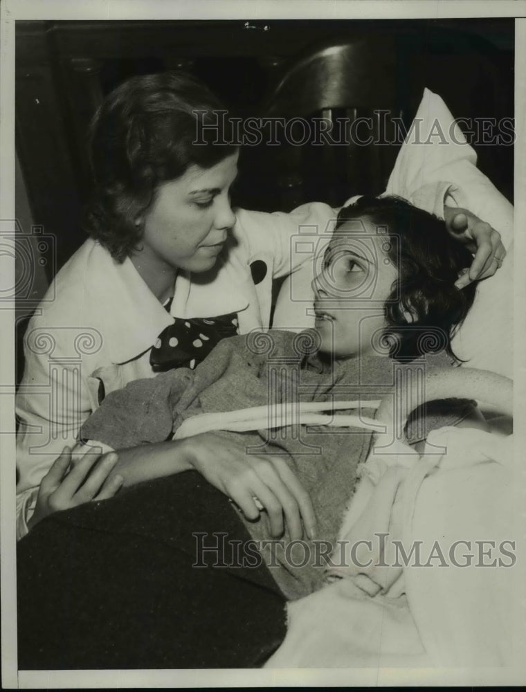 1934 Press Photo Jerry Weaver was wheeled into Los Angeles Court - nef11208