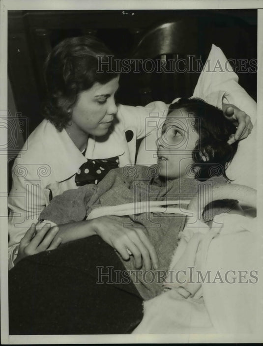 1934 Press Photo Jerry Weaver was wheeled into Los Angeles Court - nef11208