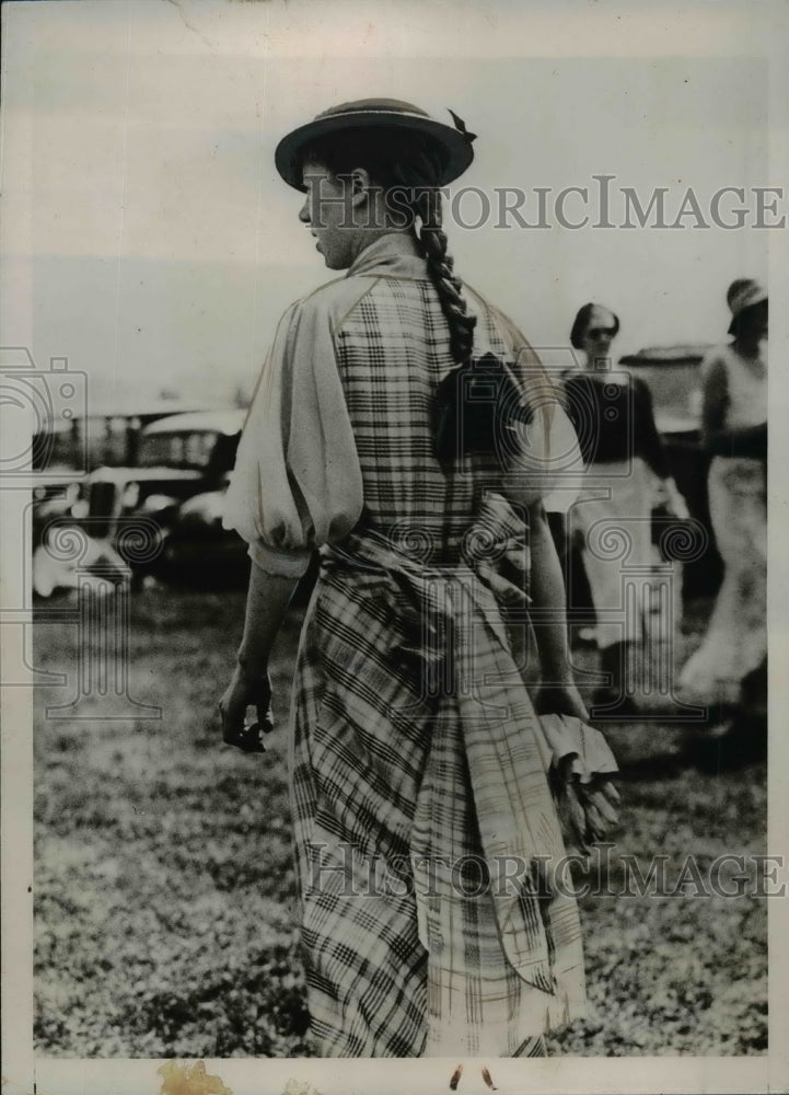 1935 Press Photo Visitors Pigtail Attracts Attention At Annual Air Force Pageant