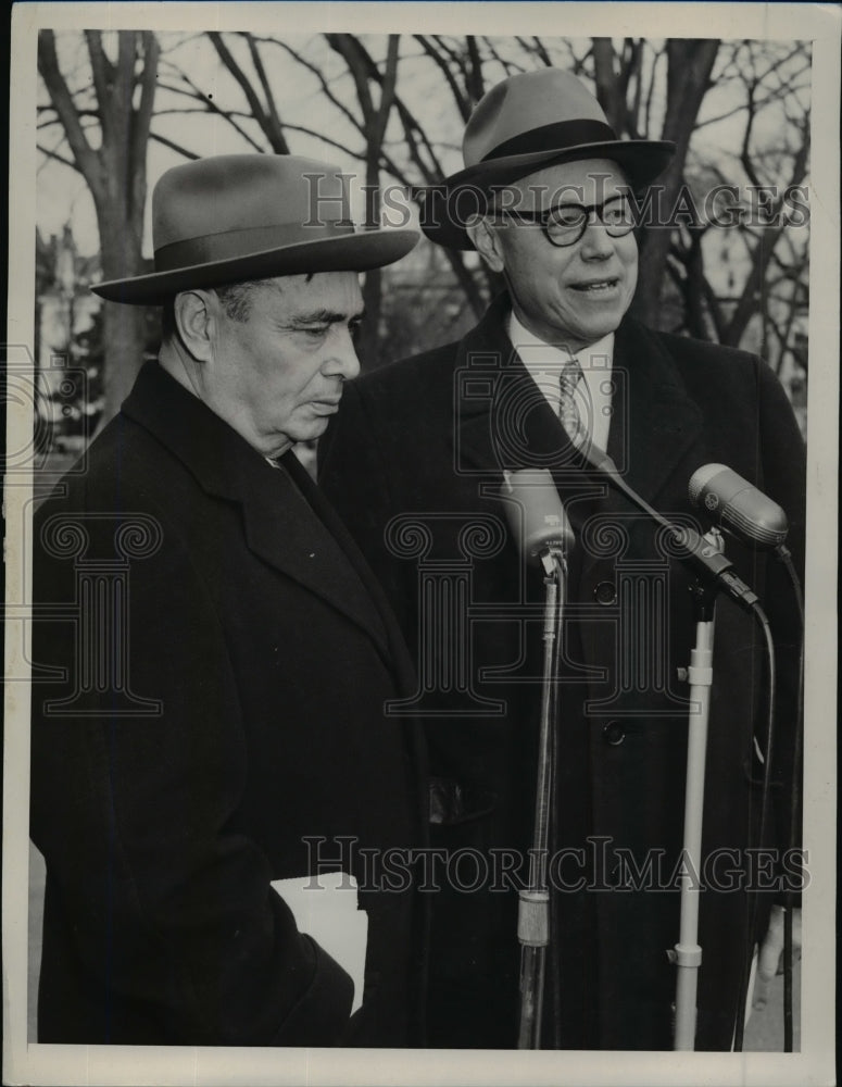Load image into Gallery viewer, 1953 Press Photo House Speaker Joseph Martin Jr. and Senate Floor Leader R. Taft
