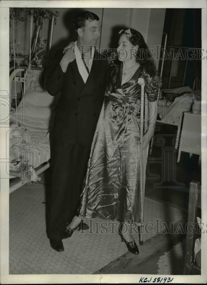 1940 Press Photo Miss Grow Taking First Steps After Being Bedfast 18 Months