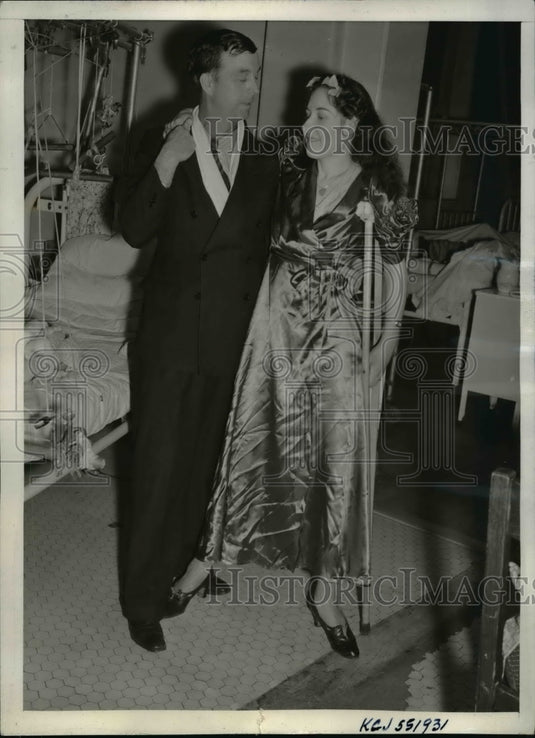1940 Press Photo Miss Grow Taking First Steps After Being Bedfast 18 Months