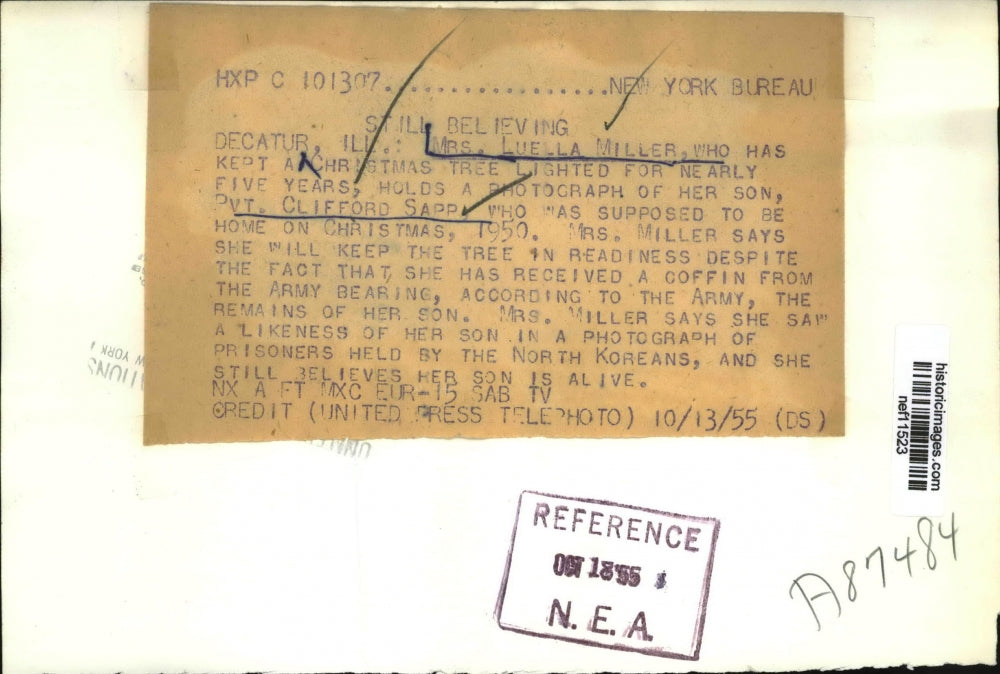 1955 Press Photo Mother Keeps Christmas Lit 5 Years Believing Her Son Is Alive