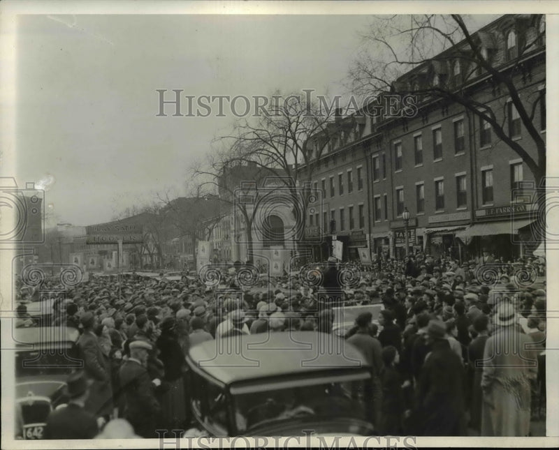 Load image into Gallery viewer, 1932 Press Photo Crowd at Greenville Mass. greeted F.D Roosevelt in New England
