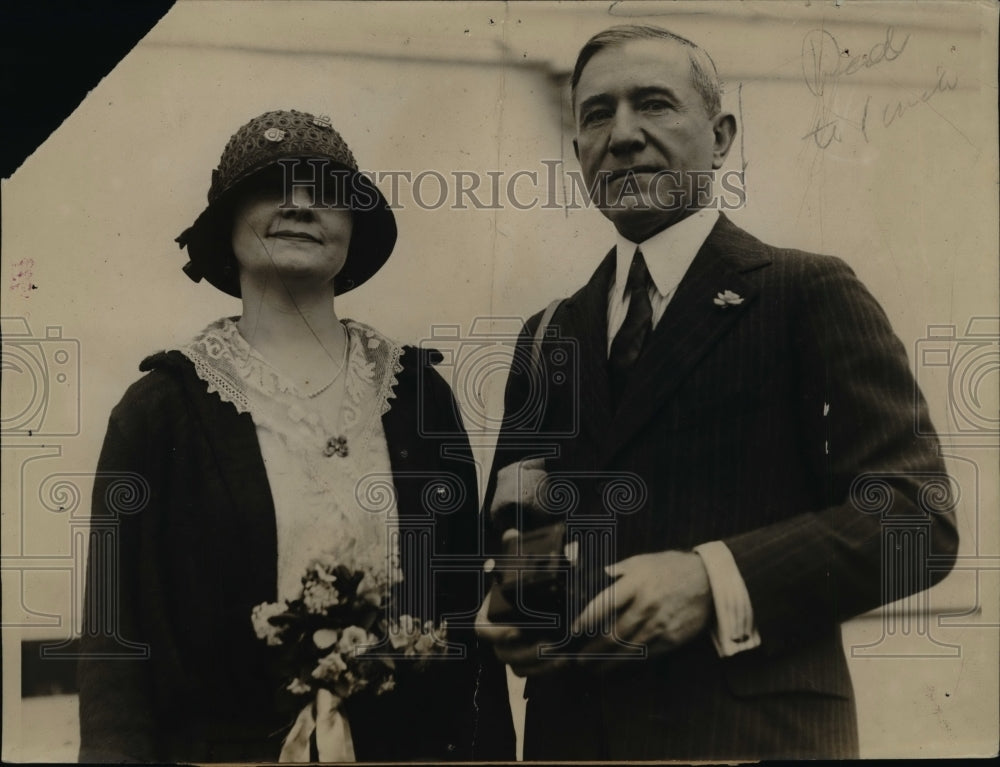 1923 Press Photo Congressman &amp; Mrs Britten Before Congressman Sails On Leviathan