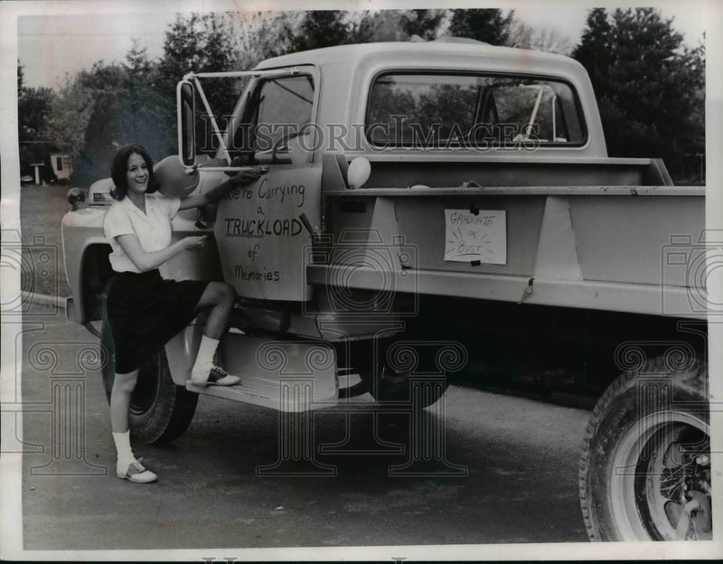 Load image into Gallery viewer, 1957 Press Photo S. Buddie Senior Magnificat School Drives 14 Girlfriends Home
