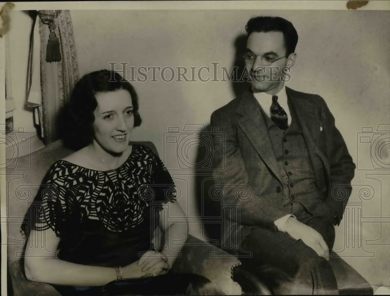 Load image into Gallery viewer, 1933 Press Photo Mrs H. Wager &amp; F. Levy Winners Mixed Pair Contract Championship
