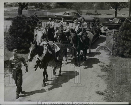 1941 Press Photo Riderless Horse Leads Funeral Procession of Mrs. Sonja Moore