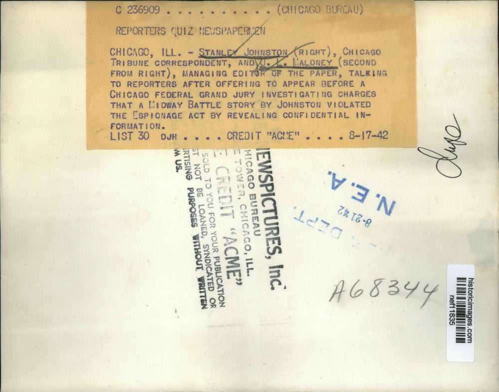 1942 Press Photo Reporters Quiz Newsmen About A Midway Battle Story - nef11835