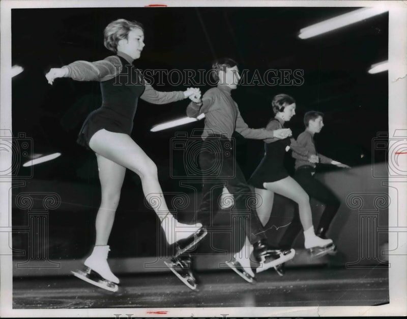 Load image into Gallery viewer, 1968 Press Photo Ginni Luttenton Eddie Marshall Jean Schofield and Cole Stearns
