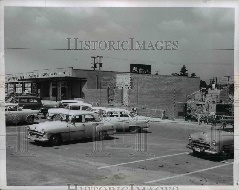 Load image into Gallery viewer, 1959 Press Photo Costa's Stop-N-Shop - nef11873
