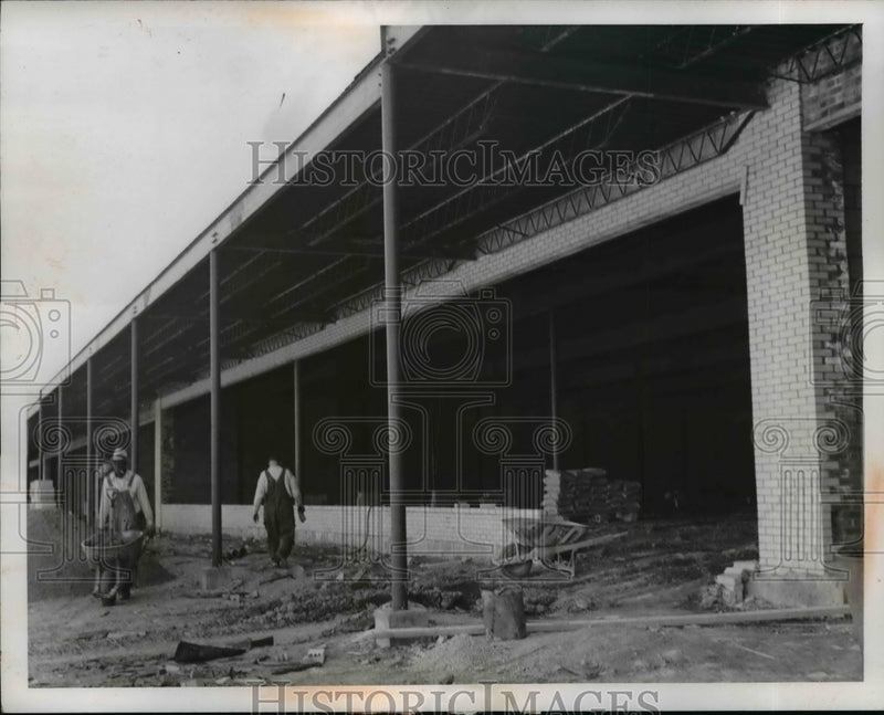 Load image into Gallery viewer, 1954 Press Photo Latest Food Town Store Is Under Construction In Shopping Center
