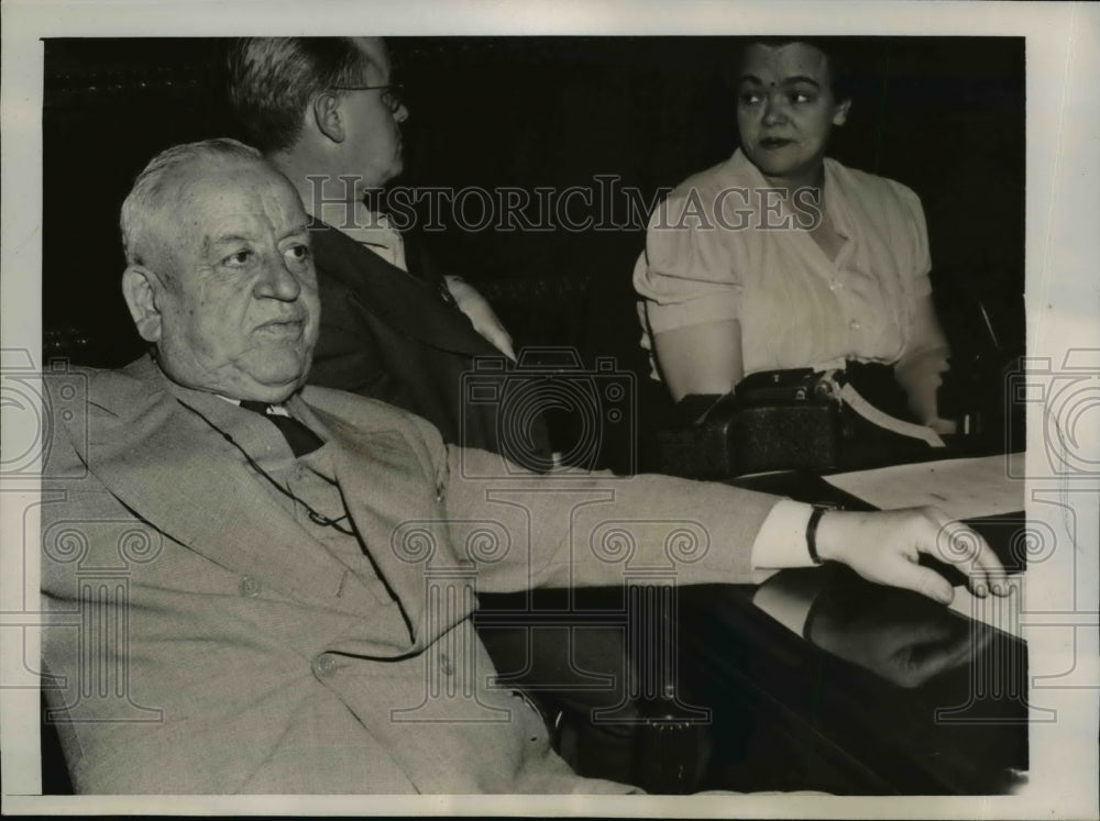 1939 Press Photo Ex-Insurance Head Testifies Before Monopoly Committee