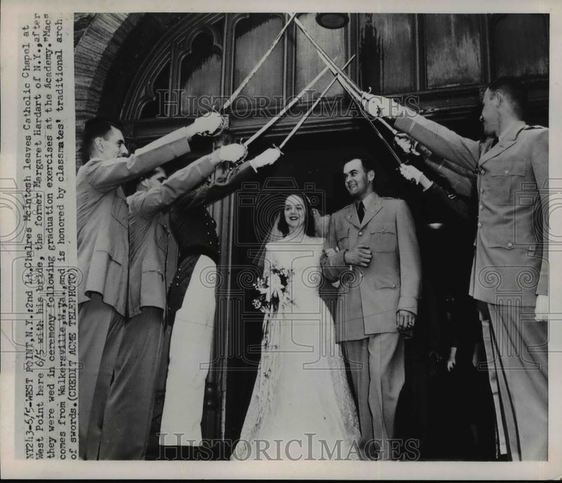 Load image into Gallery viewer, 1951 Press Photo 2nd Lt. Charles McIntosh with his bride Margerat Hardart of NY
