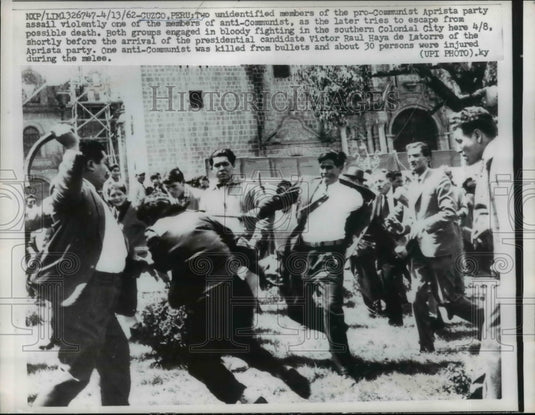 1962 Press Photo Members of Pro-Communist Aprista Party assail violenty