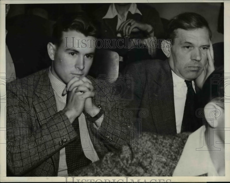 Load image into Gallery viewer, 1938 Press Photo David Gray and Walter L.Griffin identifying witness at inquest
