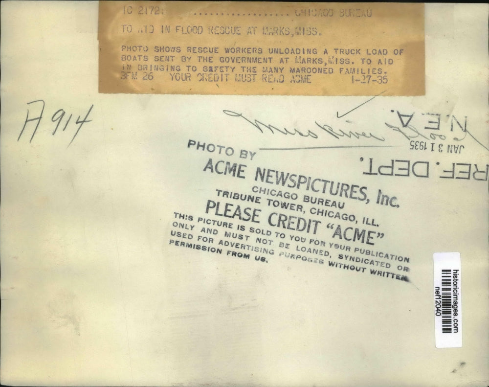 1935 Press Photo Rescue Workers Unloading Truck Load Of Boats To Help Families