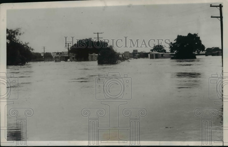 Load image into Gallery viewer, 1936 Press Photo Highways Flooded 6-Feet Deep From Water of Leon Creek From Rain
