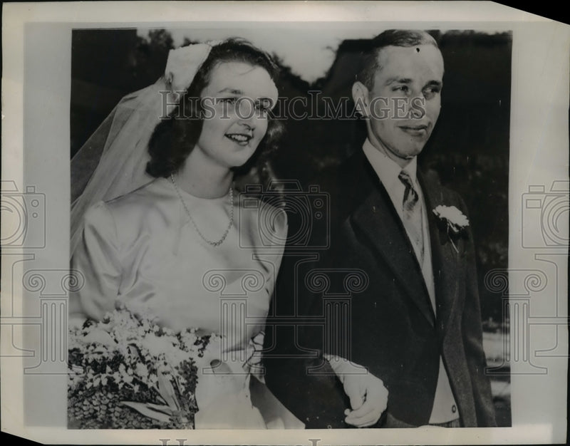 Load image into Gallery viewer, 1947 Press Photo Lloyd Taft &amp; Former Virgina Stone Leave Church After Wedding
