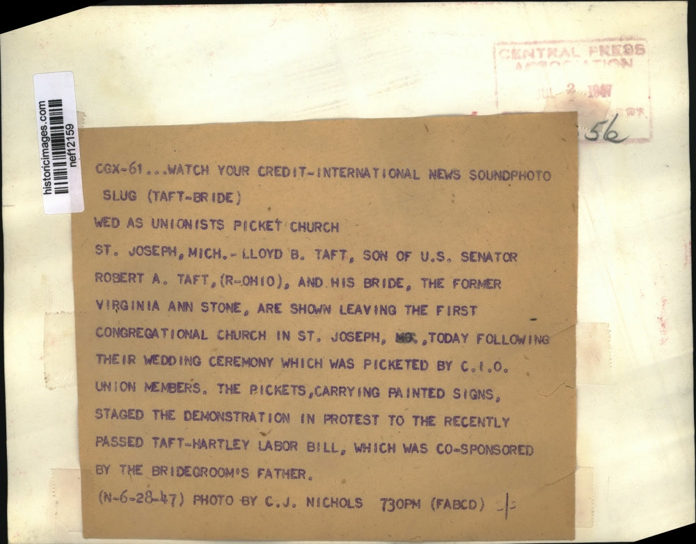 1947 Press Photo Lloyd Taft & Former Virgina Stone Leave Church After Wedding