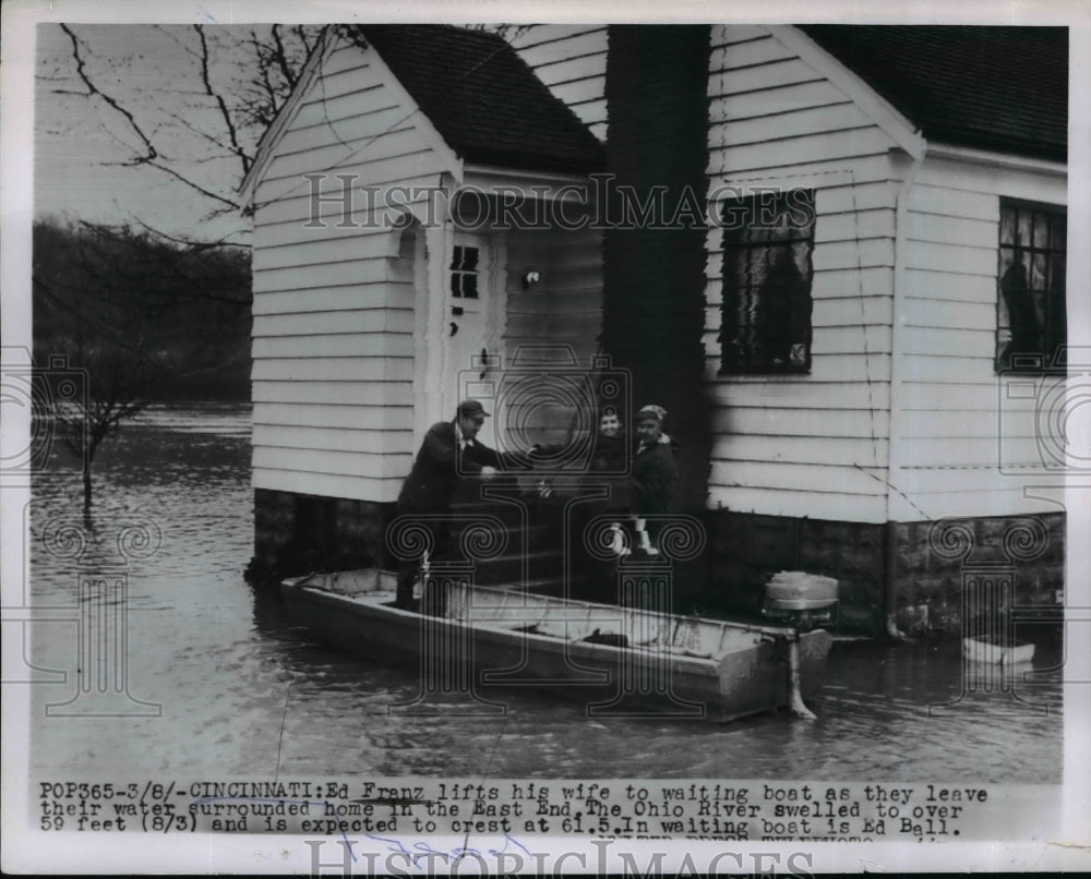 1955 Press Photo Ed Frantz and wife leave their home at East End Ohio