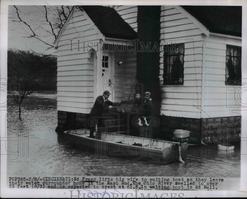 Load image into Gallery viewer, 1955 Press Photo Ed Frantz and wife leave their home at East End Ohio
