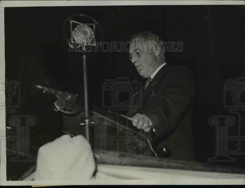 Load image into Gallery viewer, 1933 Press Photo President Roosevelt addressing legion in Chicago - nef12228
