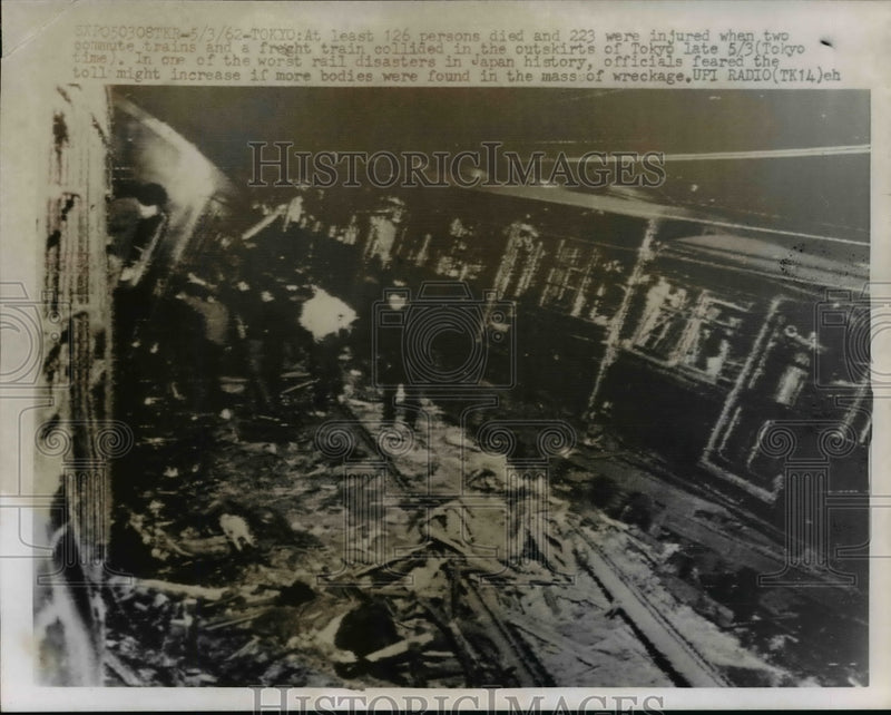 Load image into Gallery viewer, 1962 Press Photo Japan Commuter Train and Freight Train Collided at Tokyo
