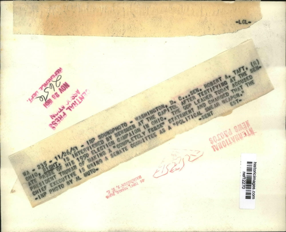 1951 Press Photo Sen Taft Speaks To Reporter After Testifying At Senate Probe