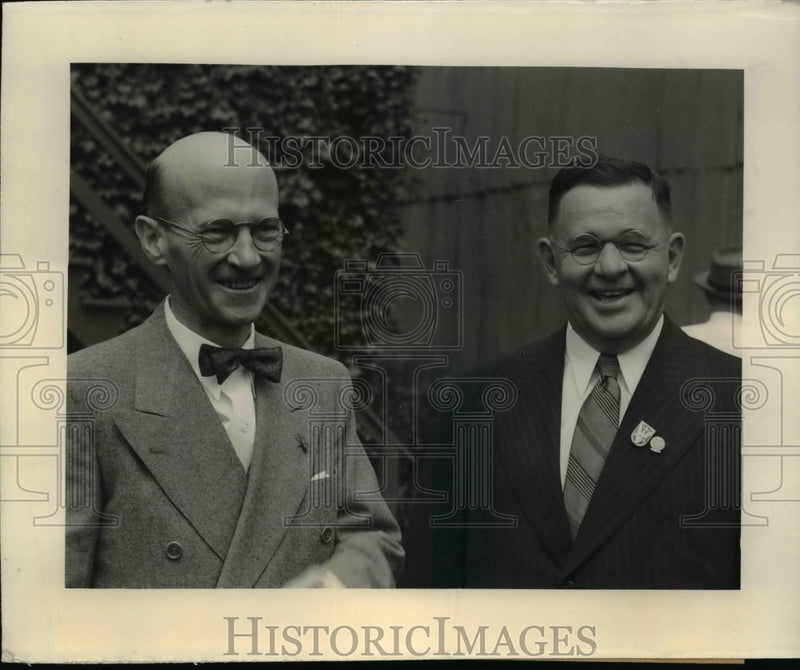 Load image into Gallery viewer, 1942 Press Photo Mr Schmeltzer Pinned The Badge On Mr. Perkins Coat - nef12345
