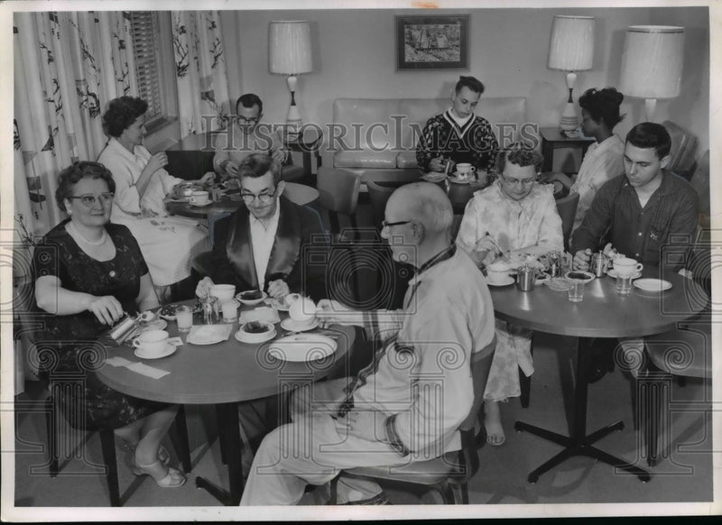 Load image into Gallery viewer, 1962 Press Photo Lounge and Dining Area at Ambulatory Care Unit - nef12404
