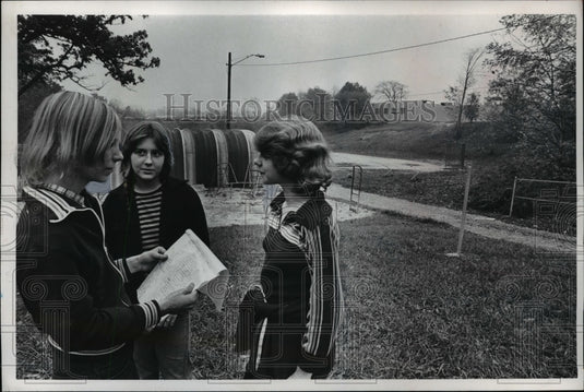 1977 Press Photo Charlie Holzman,Jeanne Fulmer, Debbis Rotko - nef12409