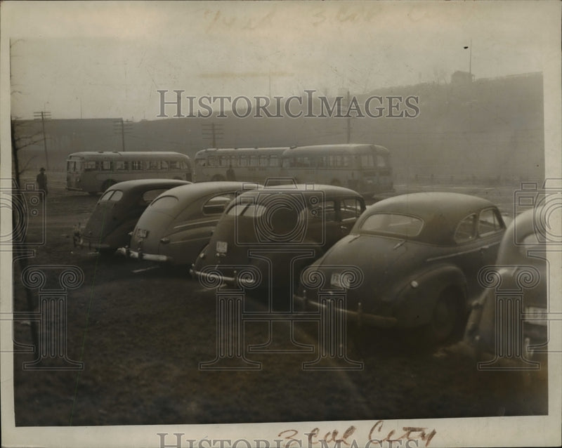 Load image into Gallery viewer, 1946 Press Photo Buses At City Parking Lot - nef12429
