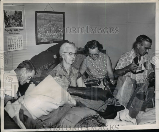 1955 Press Photo Thousands of Donations Sent to Daughter Due To Hurricane
