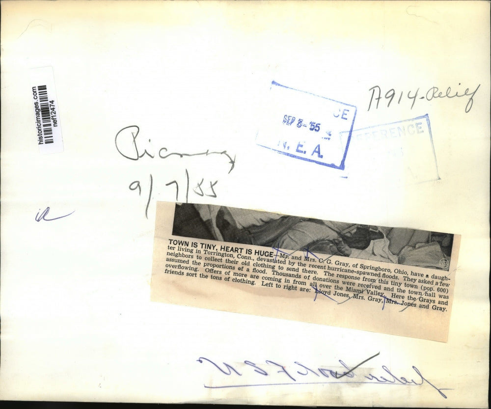 1955 Press Photo Thousands of Donations Sent to Daughter Due To Hurricane