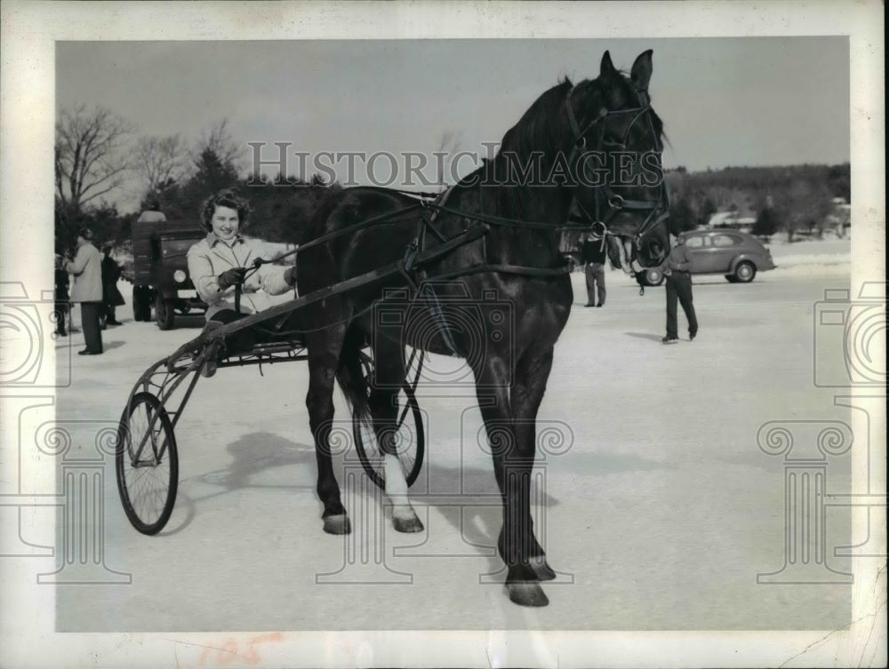 1942 Press Photo Ms.Shirley Grady drives Lu Trask owned by George Grinnell- Historic Images