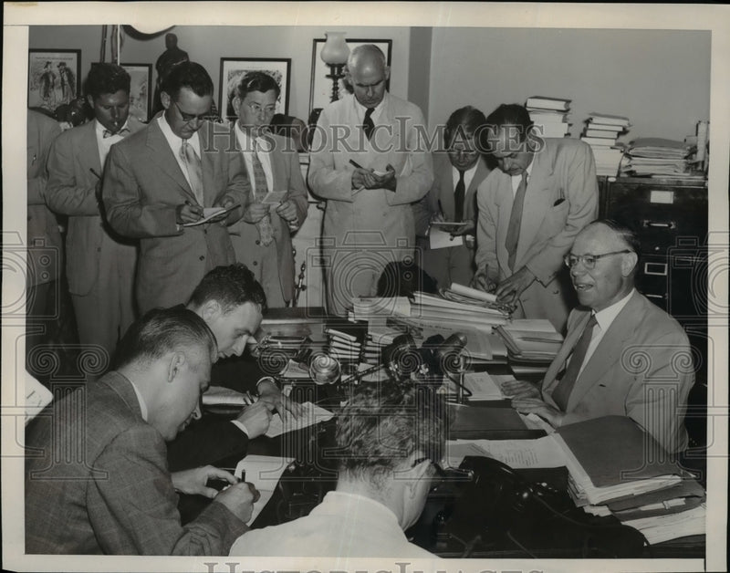 Load image into Gallery viewer, 1952 Press Photo Sen. Robert A.Taft during Capitol Press Conference - nef12581
