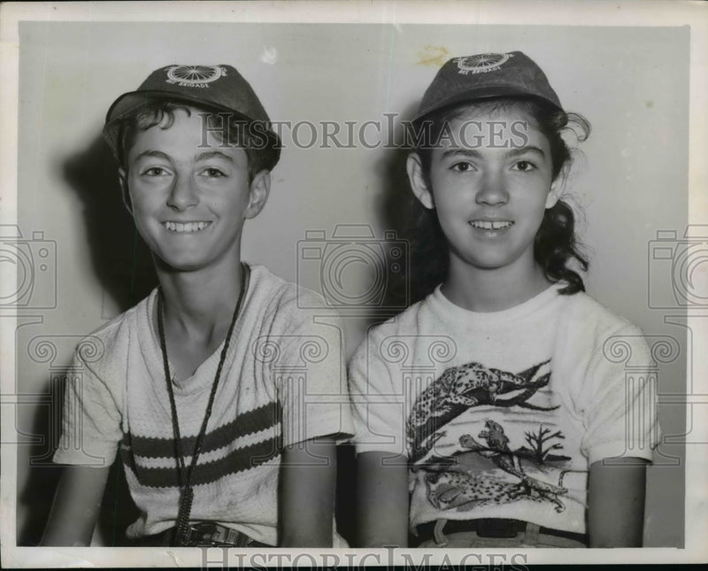 Load image into Gallery viewer, 1952 Press Photo Papaleo and Johnson, Bike Brigade Rodeo Winners - nef12633
